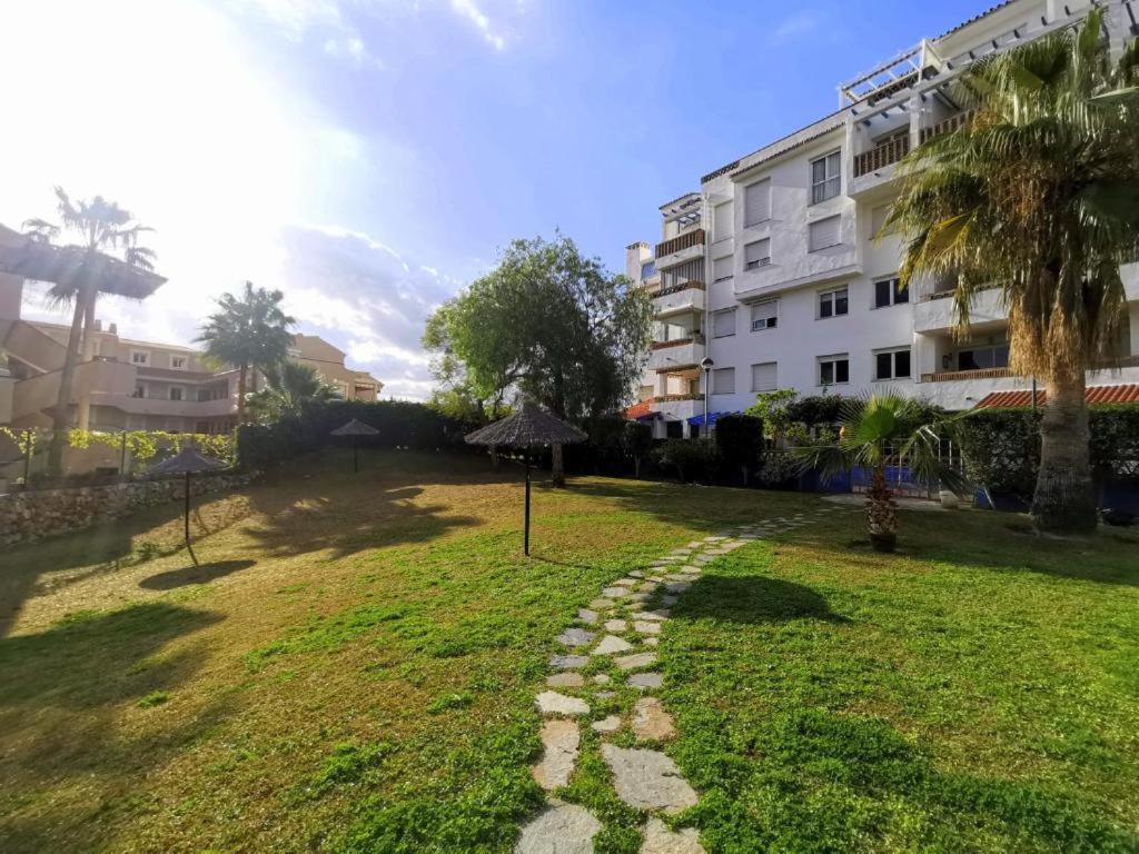 2Bdr Sunny Apartment With Pool And Private Parking In Benalmadena Exterior photo
